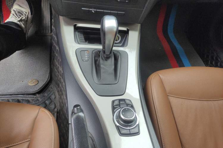 Used BMW 3 Series 2010 320i Luxury Model
