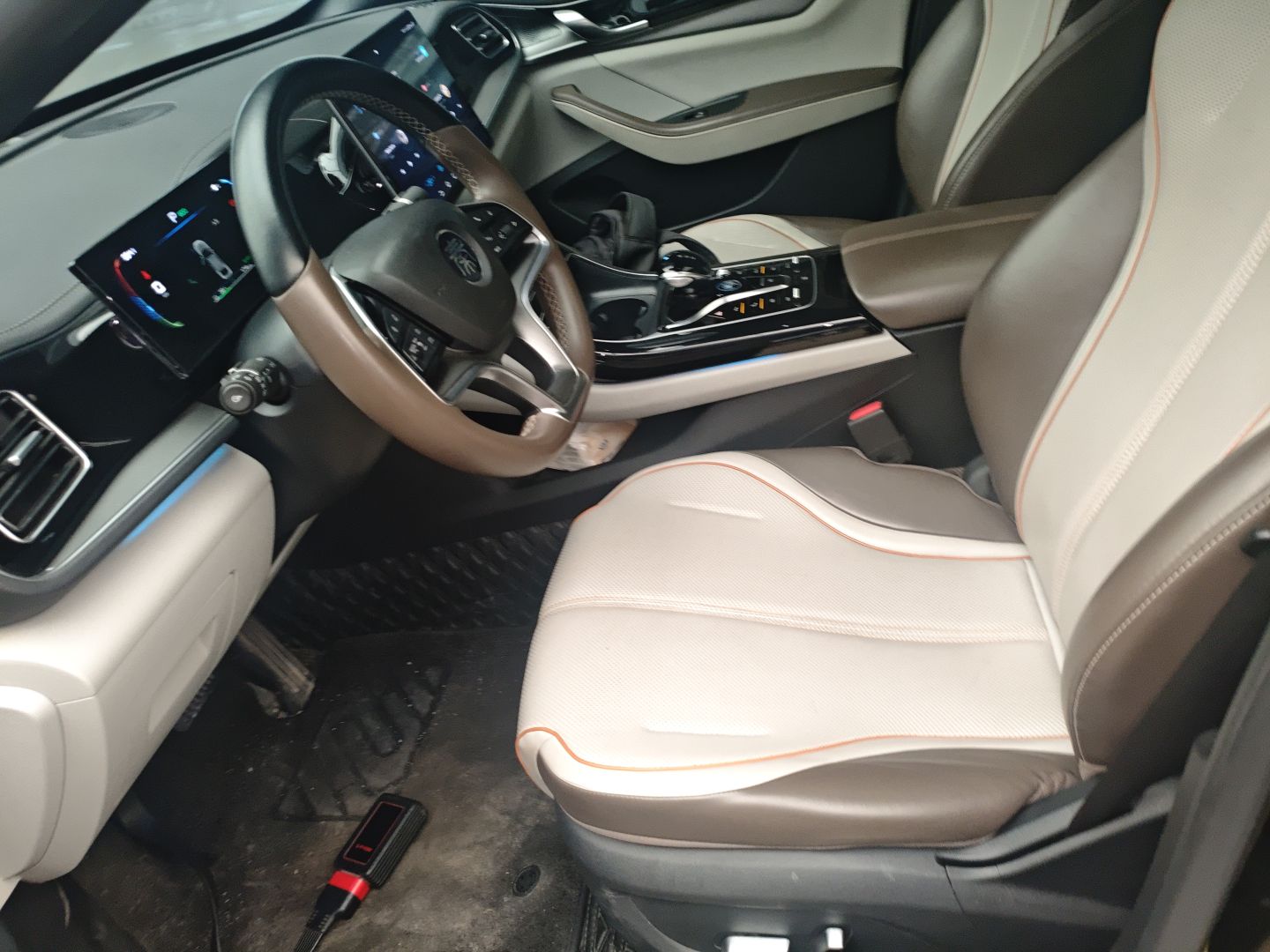 المقاعد الأمامية داخل السيارة