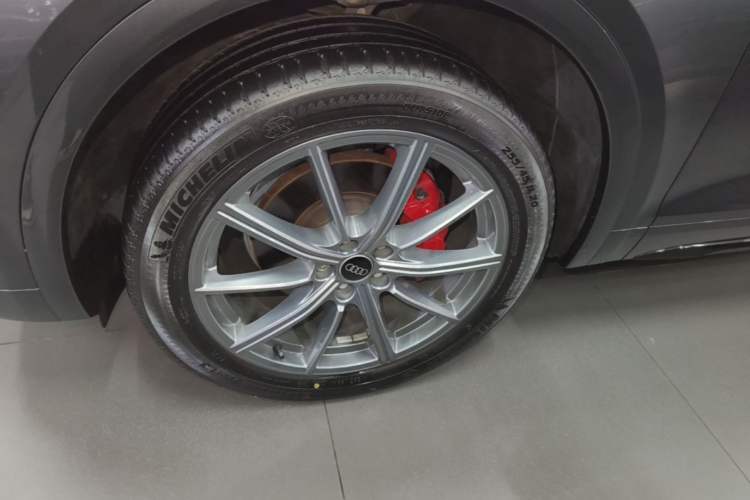 Used Audi Q5L 2022 40T Fashionable and Dynamic Model
