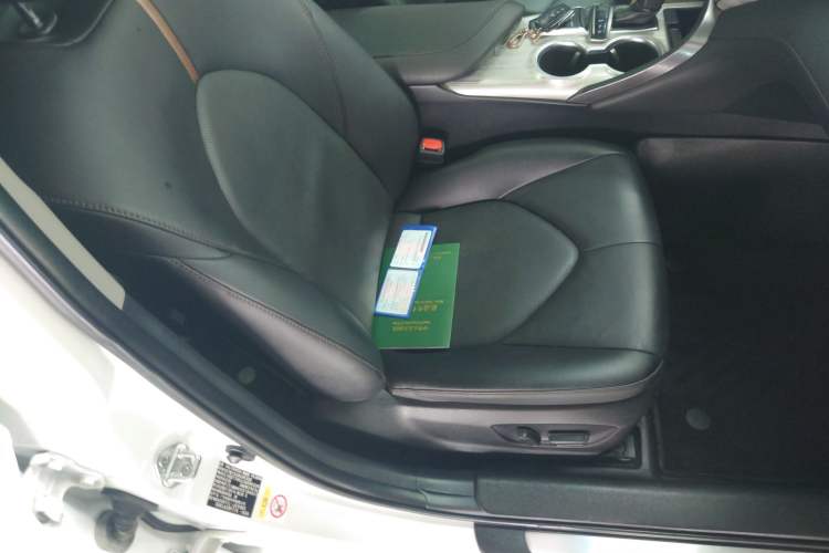 Used Toyota Camry 2018 Dual-Engine 2.5 HG Luxury Edition Right Front Seat