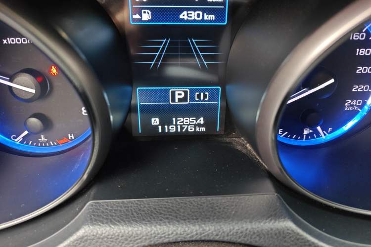 Used Subaru Outback 2017 2.5i Sport Navigation Edition with EyeSight Odometer Close Up