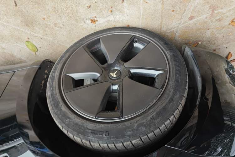 Used Tesla Model 3 2022 Rear-Wheel-Drive Version Left Front Wheel Hub