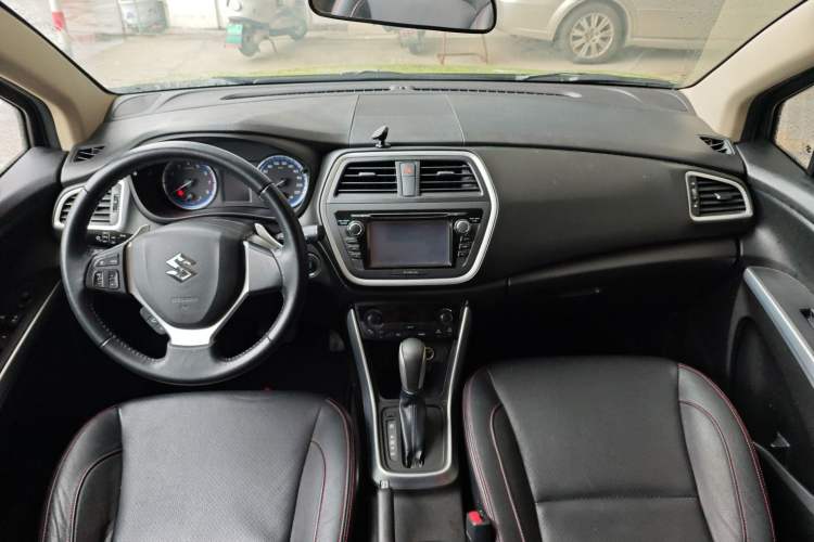 Used Suzuki S-Cross 2014 1.6L CVT Two-Wheel Drive Elite Version Center Console