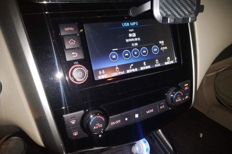 Used Nissan Teana 2016 Revised Version 2.0L XL Comfort Edition Audio And AC Panel