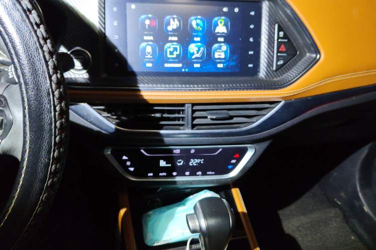 Used Zotye T300 2017 1.5T CVT Luxury Model Audio And AC Panel