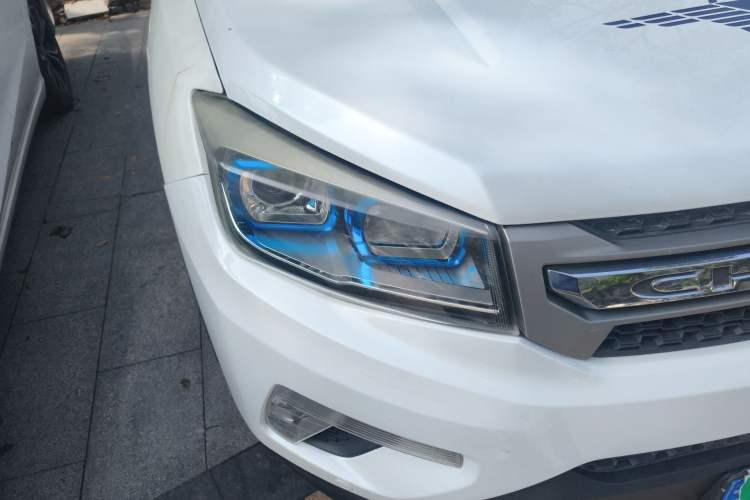 Used CHANGAN CS75 2014 1.8T Automatic Elite Model China IV Standard Right Front Headlight