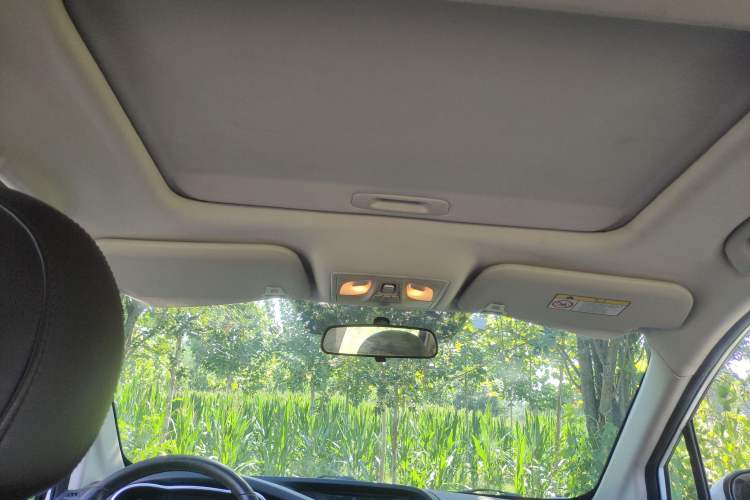 Used Haima V70 2016 2.0L Manual - Comfort Edition 6 Seats