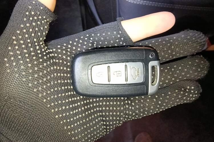 Used Kia Sorento 2012 2.4L Gasoline Supreme Edition Vehicle Key