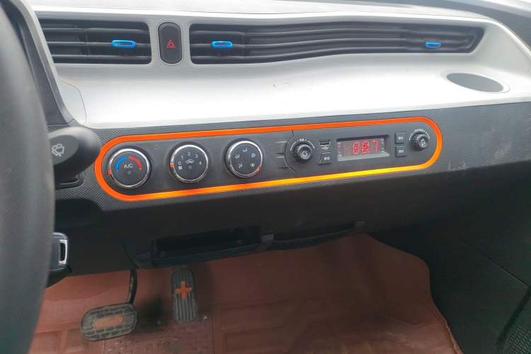 Used Wuling Hongguang MINIEV 2020 Freedom Version Lithium Iron Phosphate Audio And AC Panel