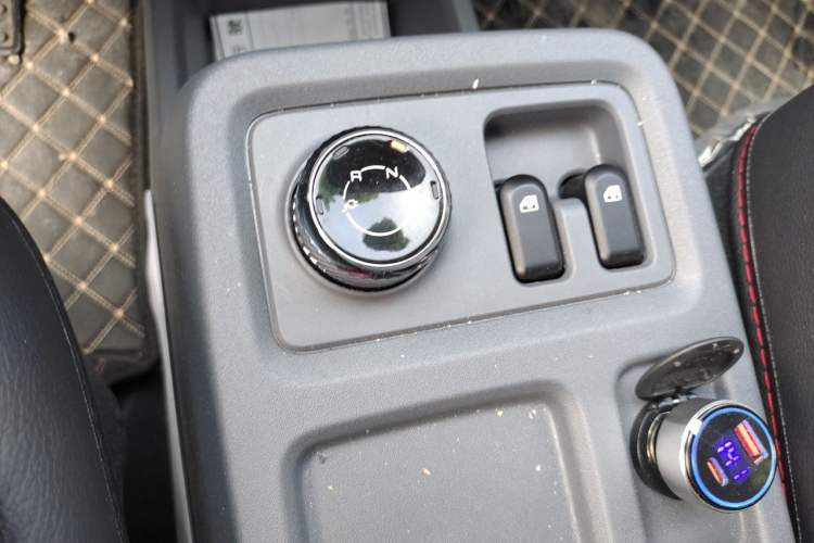 Used Wuling Yangguang 2026 Model, 440km Bus Comfort Edition, 6 Seats
