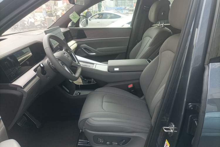 Used Denza N9 2025 Flagship Model
