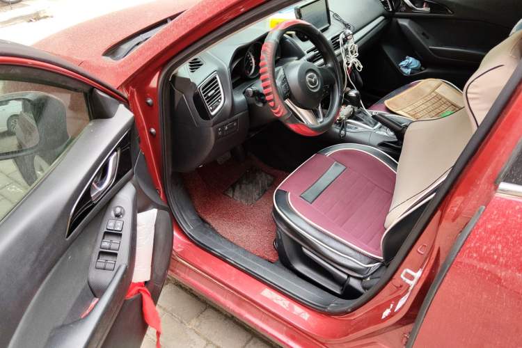 Used Mazda 3 Axela 2016 Sedan 1.5L Automatic Comfort Model