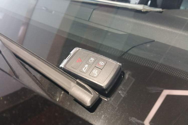 Used Land Rover Discovery 2021 360 PS R-Dynamic SE Vehicle Key