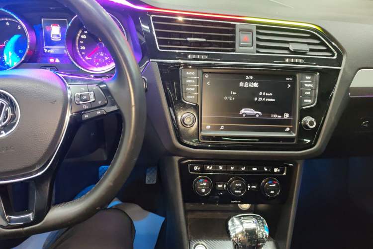 Used Volkswagen Tiguan L 2018 330TSI Automatic Two-Wheel Drive Luxury Edition Audio And AC Panel