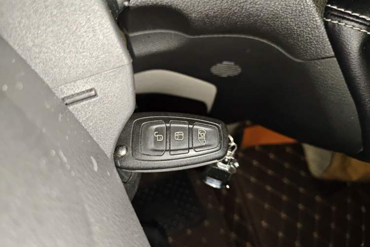 Used Ford Tourneo Custom 2016 2.0T Manual Elite Version Vehicle Key