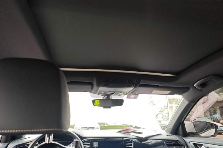 Used Volkswagen T-ROC 2019 280TSI DSG Two-Wheel-Drive Luxury Version China V Emission Standard Headliner