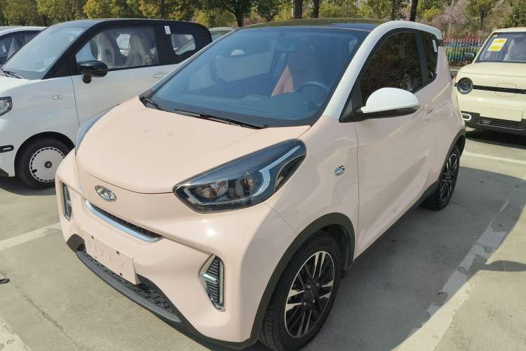 Used Chery QQ Little Ant 2022 Sweet Pink Edition Half-Sugar Version Lithium Iron Phosphate 29.2 kWh 30 kW 301 km