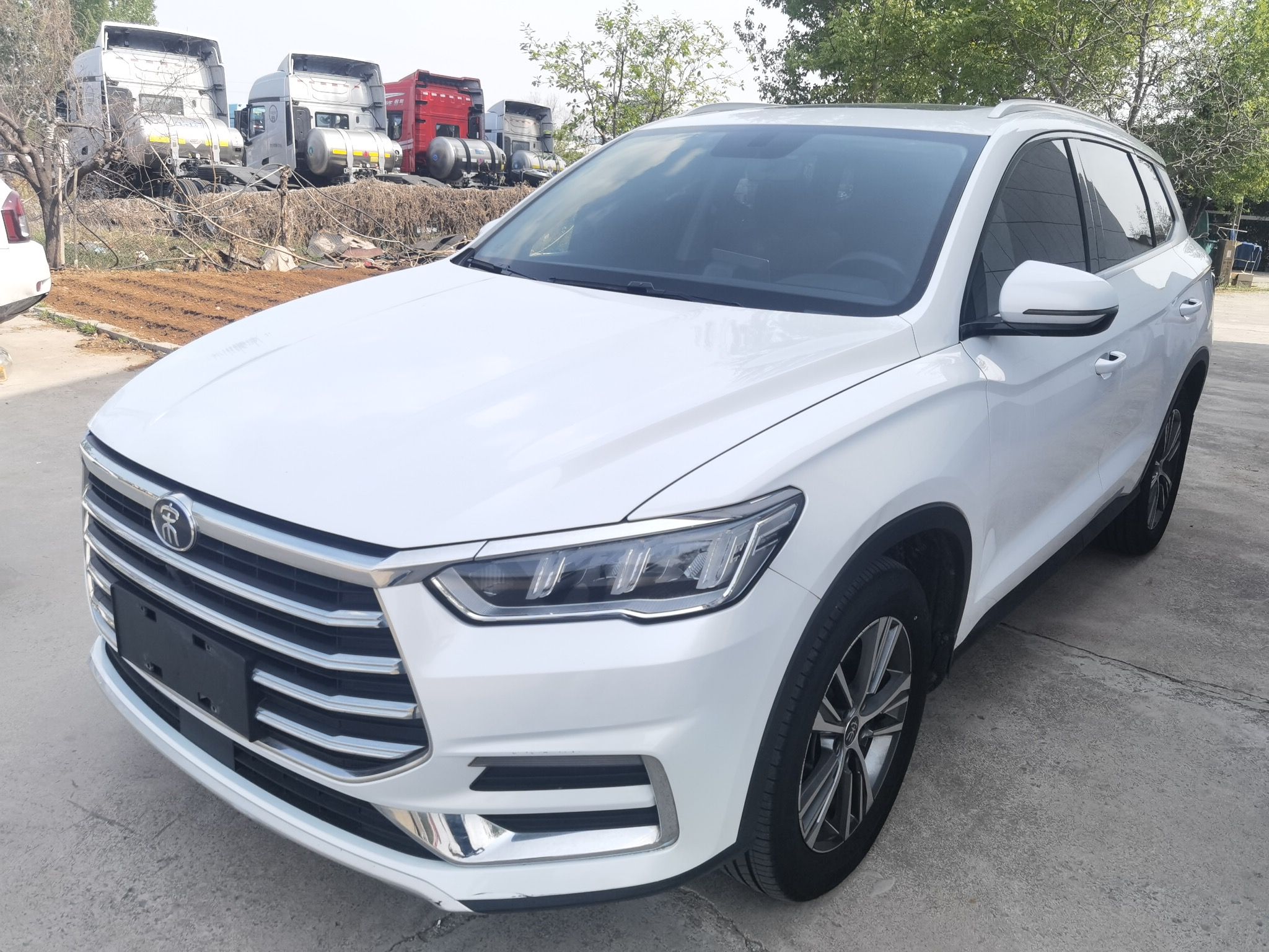 Под передней частью автомобиля