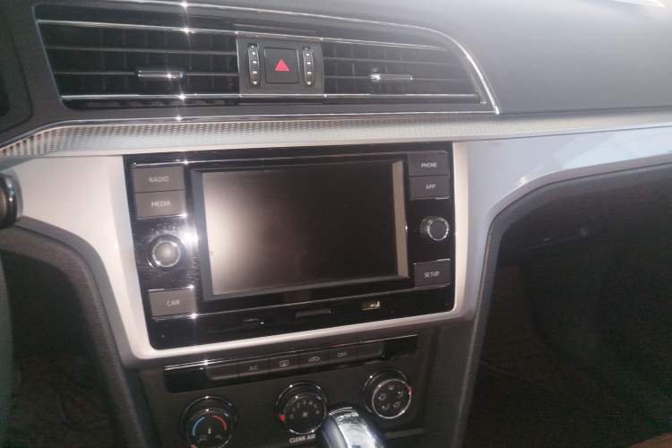 Used Volkswagen Lamando 2019 230TSI DSG Fashion Edition China VI Audio And AC Panel