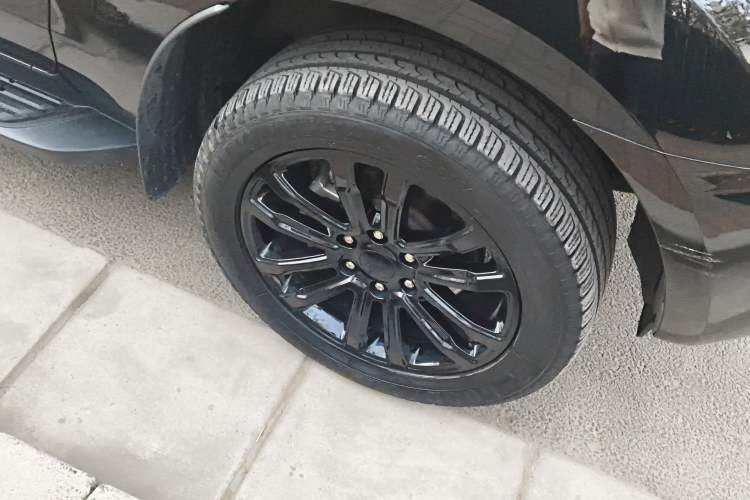 Used Ford Everest 2020 Sport Edition 2.3T Gasoline Automatic 4x4 Luxury Version 5 Seats Right Front Wheel Hub