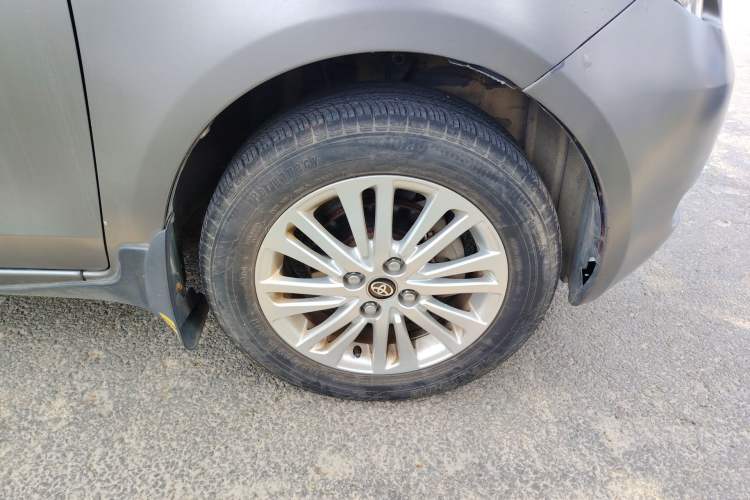Used Toyota Yaris 2009 1.6E Automatic Comfort Edition Right Front Wheel Hub