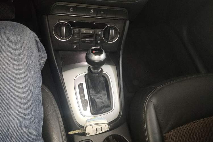 Used Audi Q3 2018 30th Anniversary Edition 30 TFSI Fashion Model Gear Lever