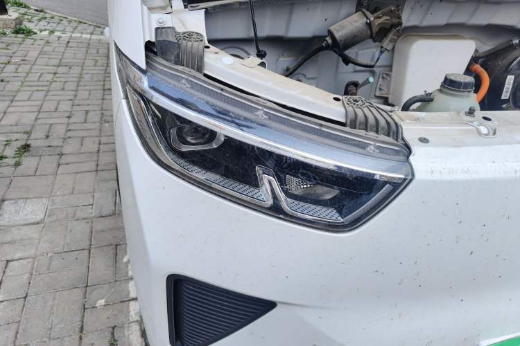 Used Wuling Yangguang 2024 300KM Comfort Version Passenger Van 75kW