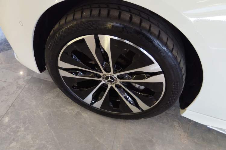 Used Mercedes-Benz C-Class New Energy 2023 C 350 eL Exterior 4