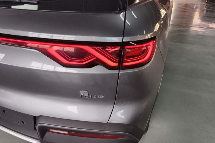 Used BYD Yuan UP 2024 401KM Leading Edition Right Rear Taillight