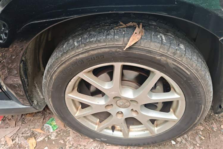 Used Dodge Journey 2013 2.4L Two-Wheel Drive Luxury Version Right Front Wheel Hub