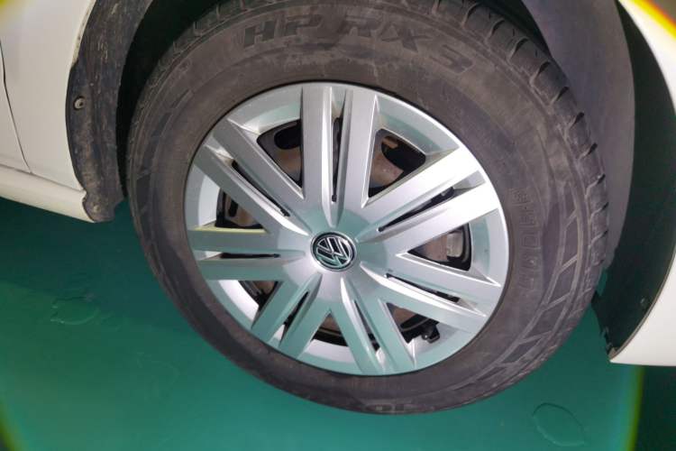 Used Volkswagen Polo 2016 1.4L Manual Fashion Model Right Front Wheel Hub