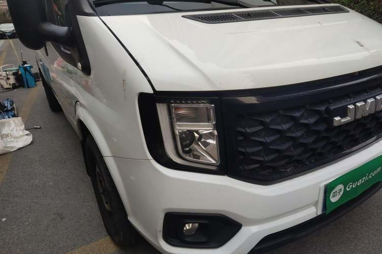 Used JMC Fushun 2023 2.0T Manual Mid-Drive Mid-Roof Commercial Multi-Purpose 7-Seater Passenger Vehicle
