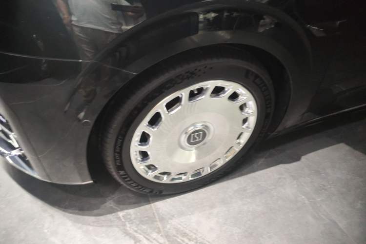 Used Zeekr 009 2024 Six-Seat Executive Version 4WD 108 kWh Left Front Wheel Hub