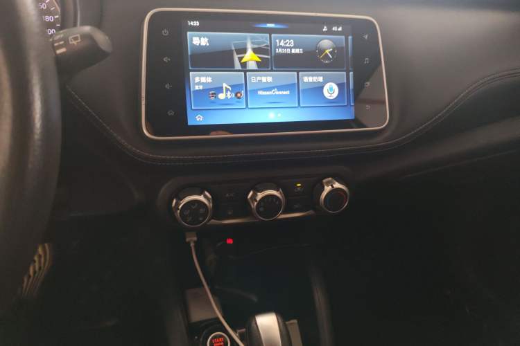 Used Nissan Kicks 2018 1.5L CVT Smart Connect Luxury Edition Audio And AC Panel