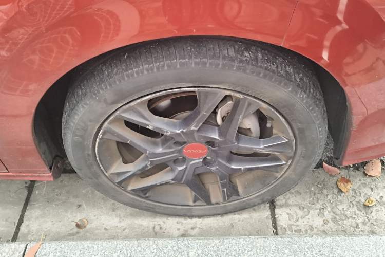Used Dongfeng Aeolus Yixuan 2021 230T Automatic Zuiying Knight Edition Right Front Wheel Hub