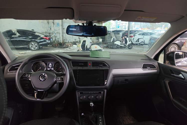 Used Volkswagen Tiguan L 2021 280TSI Automatic Two-Wheel Drive Smart Edition Headliner