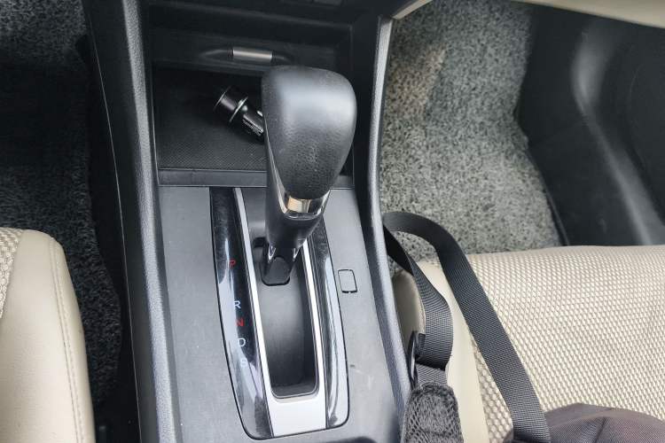 Used Honda Jade 2013 1.8L automatic Comfort version 5 seats Gear Lever