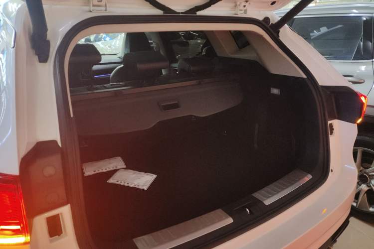 Used Wey VV6 2018 2.0T Two-Wheel-Drive Ultra-Luxury Version China V Standard
