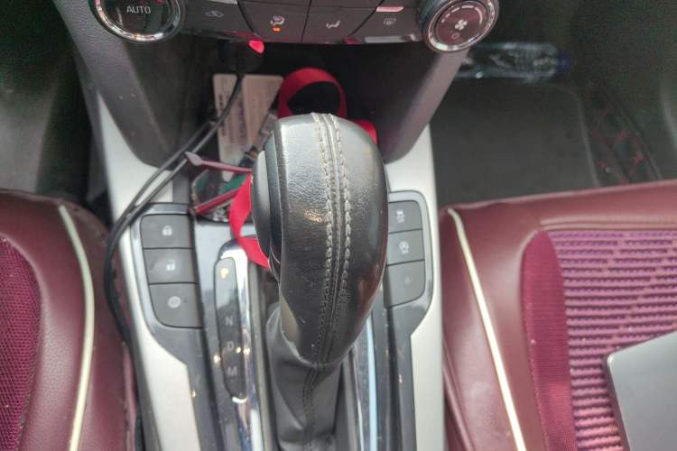 Used Chevrolet Malibu 2017 1.5T Automatic Luxury Edition Gear Lever