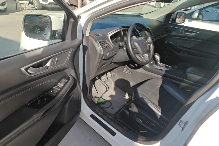 Used Ford Edge 2016 EcoBoost 245 Four-Wheel Drive Titanium Edition 7-Seater
