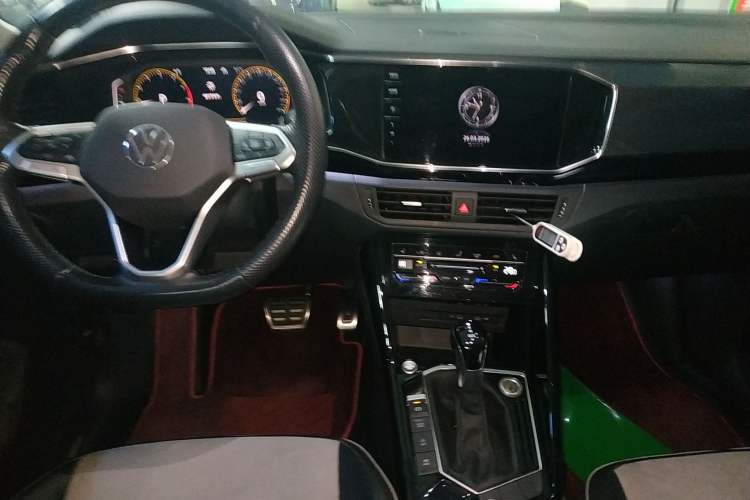 Used Volkswagen Tayron X 2020 330TSI Two-Wheel Drive Luxury Smart Connectivity Version Audio And AC Panel