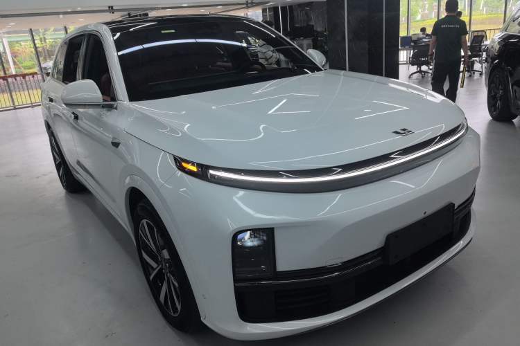 Used Li Auto L7 2023 Pro Model Front Right 45 Deg