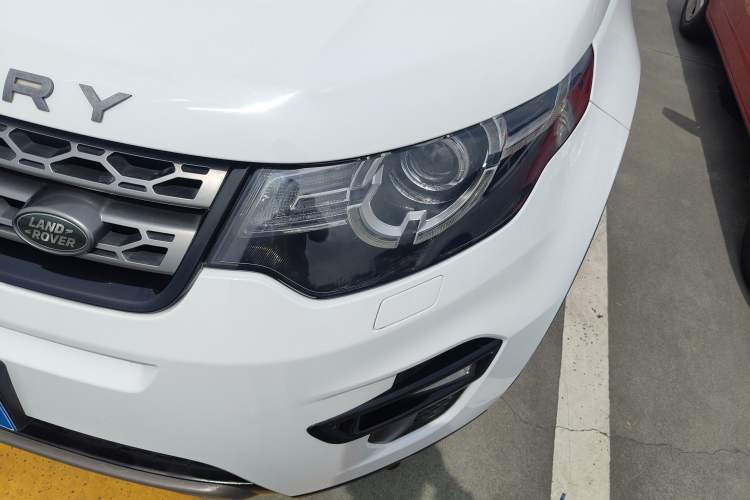 Used Land Rover Discovery Sport 2018 240 PS SE Version Left Front Headlight