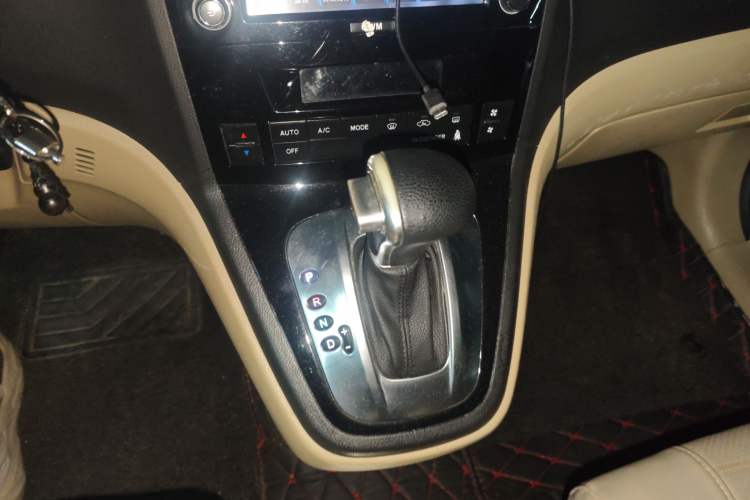 Used Haval H6 2012 2.4L Automatic Two-Wheel Drive Prestige Version
