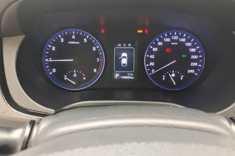 Used Hyundai Mistra 2014 1.8L Automatic Smart GLS Odometer Close Up