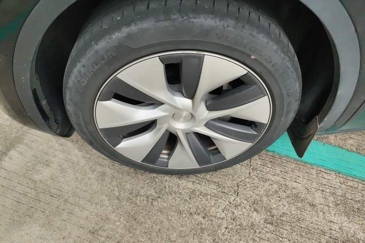 Used Tesla Model Y 2022 Revised Version Long-Range All-Wheel Drive Left Front Wheel Hub