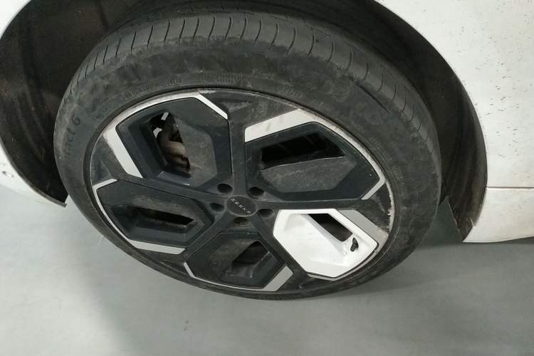 Used Zeekr 001 2022 Ultra-Long Range Dual-Motor YOU Version Right Rear Wheel Hub