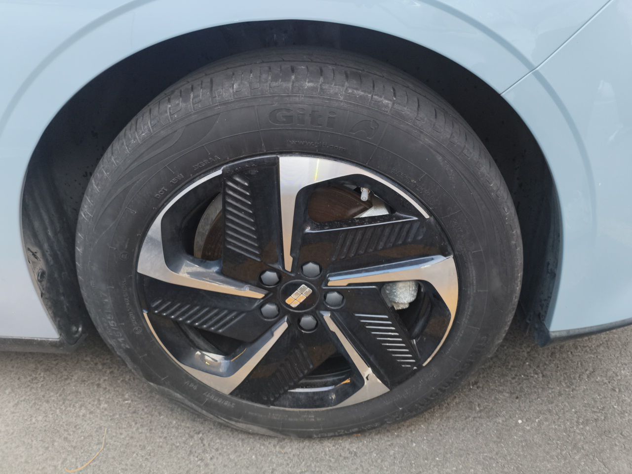 Geely Galaxy L6 2024 60km PLUS Dragon Edition — снимка 8
