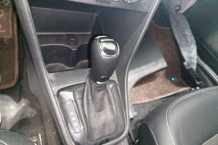 Used Skoda Rapid Spaceback 2016 Revised 1.6L Automatic Chuanxing Version Gear Lever