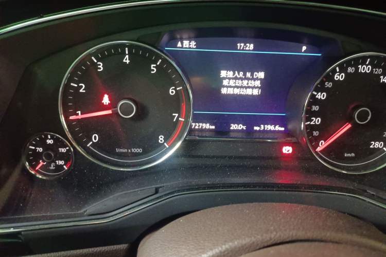 Used Volkswagen Phideon 2016 380TSI Two-Wheel-Drive Supreme Edition Odometer Close Up